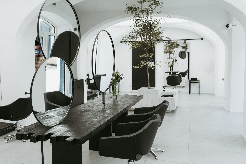 kadernicky-salon-vyroba-interier-nabytek-jindrisska-15