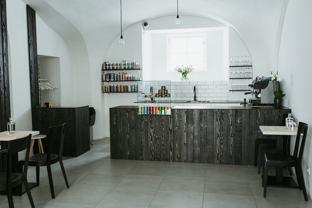 kadernicky-salon-vyroba-interier-nabytek-jindrisska-22