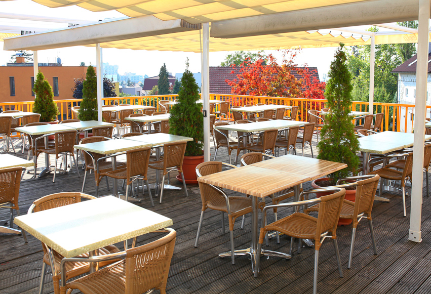 nabytek-zarizeni-restauraci-07