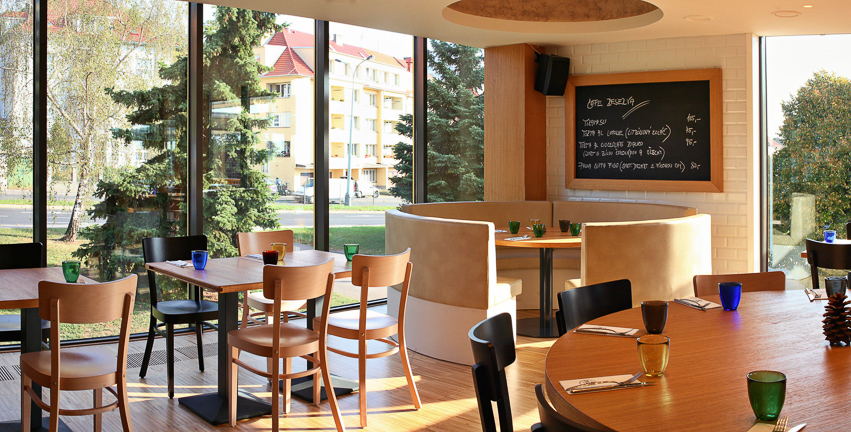nabytek-zarizeni-restauraci-16
